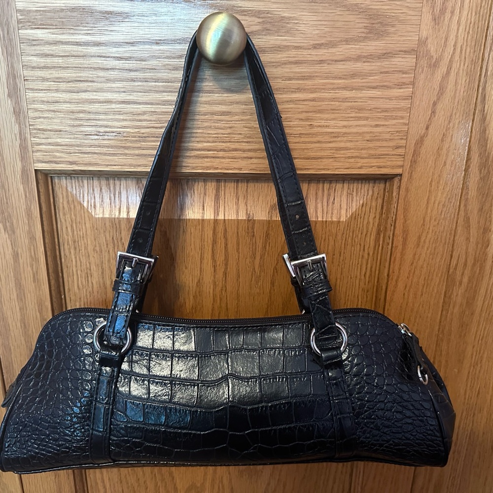 Elegant Black Crocodile-Embossed Shoulder Bag